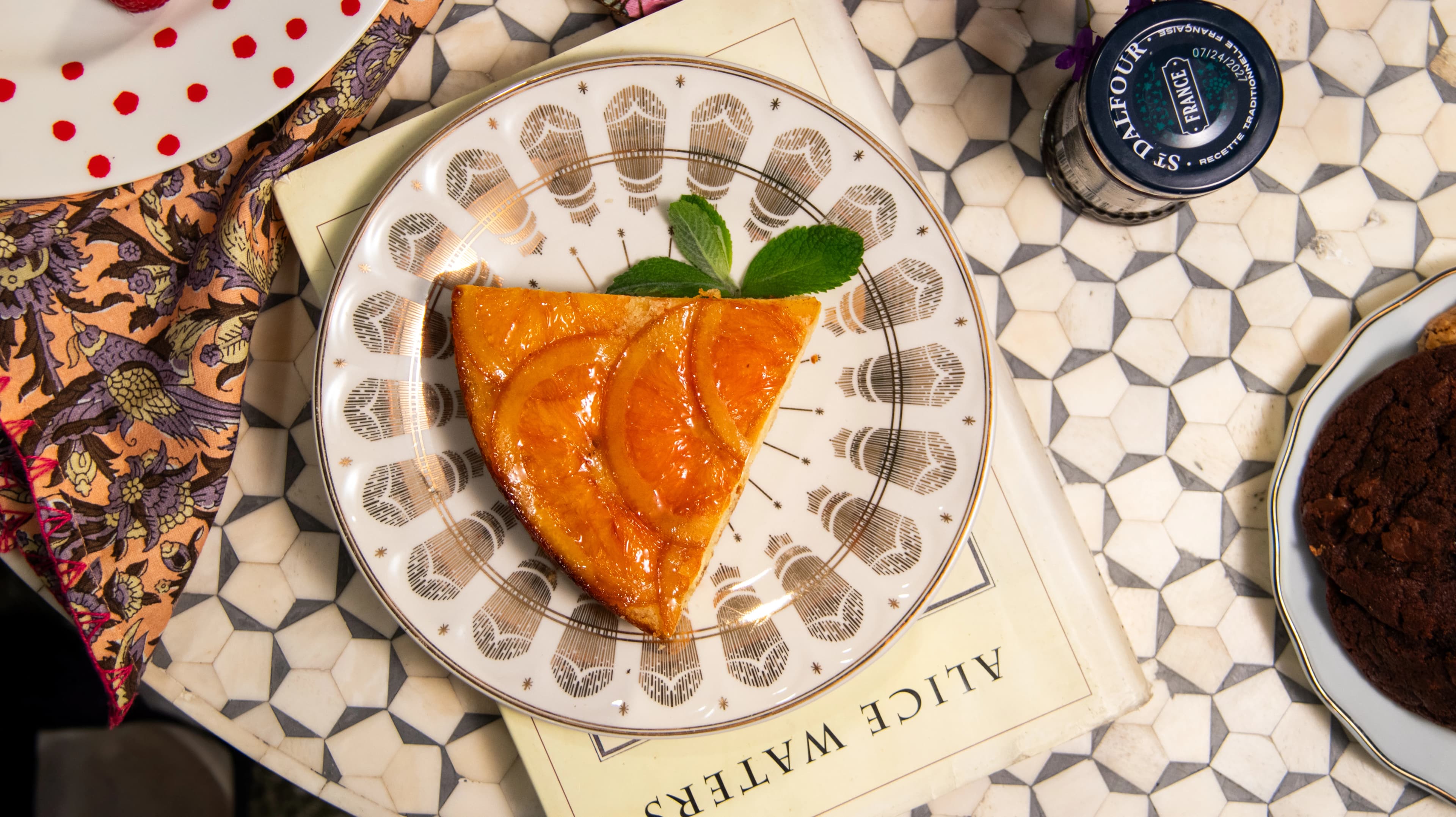 Imagem de um prato de torta de laranja